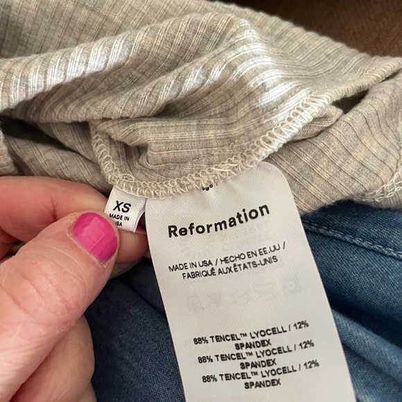 Reformation Paige Beige Greige Ribbed Long Sleeve Scoop Neck Crop Top XS - Picture 6 of 7